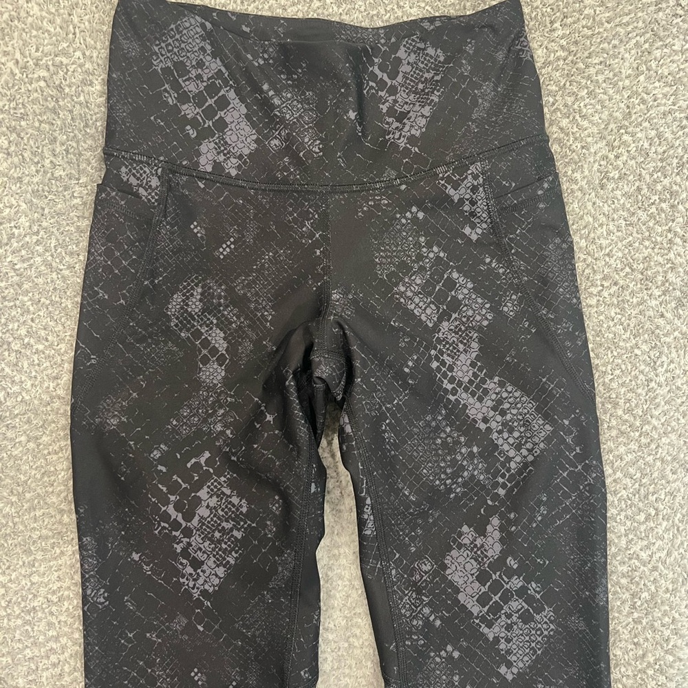 Old navy workout legging medium - Picture 4 of 4